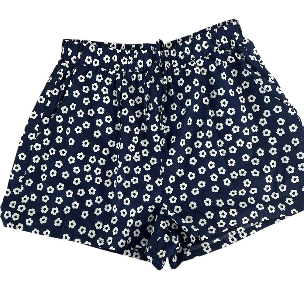 NWOT HYFVE floral Shorts Flared Navy White Flowers Soft Flowy Large L elastic
